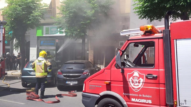 El incendio en una pollería de Badajoz ocasiona daños materiales y dos atendidos por crisis de ansiedad