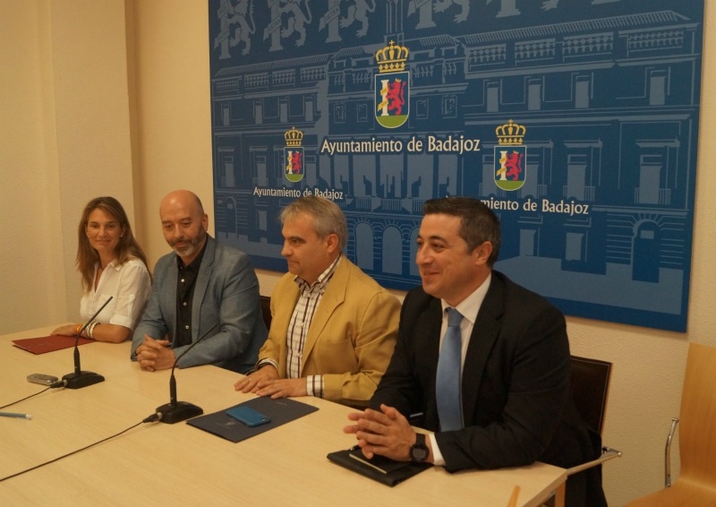 El Ayuntamiento de Badajoz y la Fundación Telefónica firman un acuerdo para la empleabilidad de los jóvenes