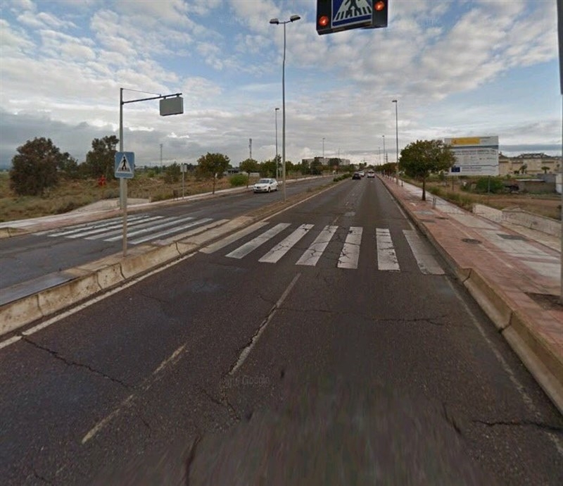 La Policía Local de Badajoz acomete desde este jueves la eliminación del paso de peatones central del Puente Real