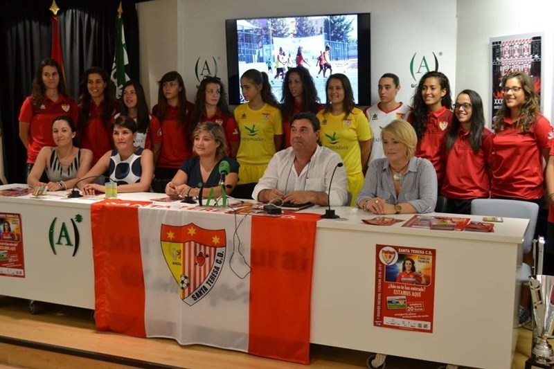 El Santa Teresa CD de Badajoz afronta su tercera temporada en la 1 División del fútbol con ''excelentes refuerzos''