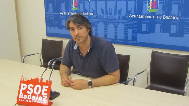 El PSOE considera que la ''responsabilidad final'' del alcalde de Badajoz es ''parar'' la huelga de limpieza
