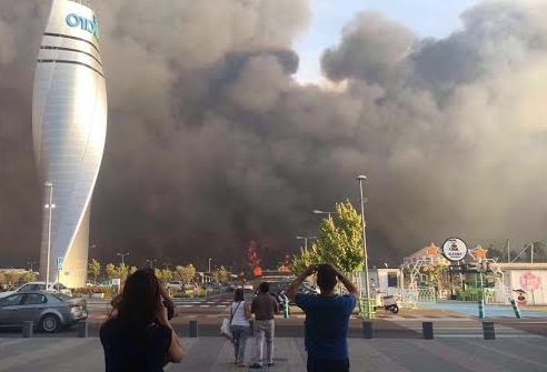 El incendio declarado en la frontera de Caia obliga a cortar el tráfico de la A-5