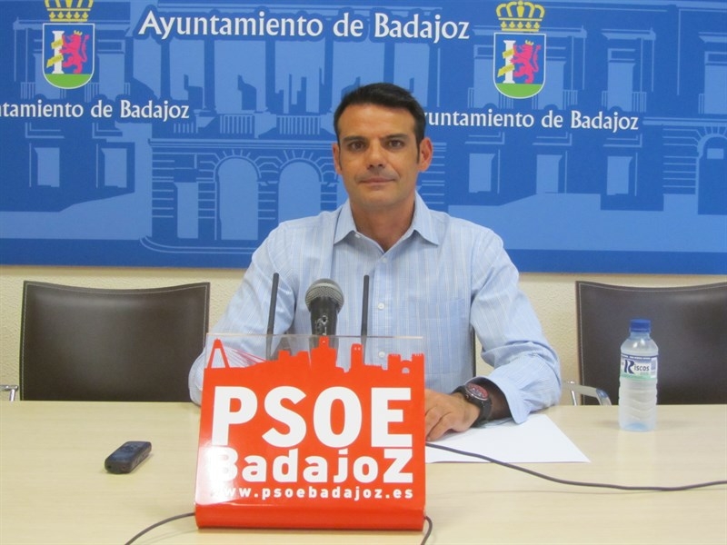 El PSOE de Badajoz pedirá en una moción ''reconocer y valorar'' el trabajo del servicio municipal de bomberos