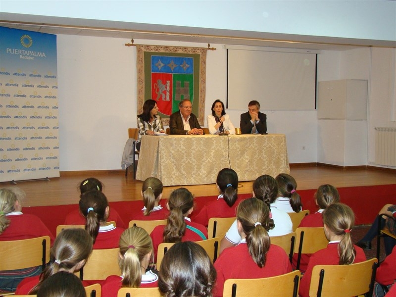 Aupex y dos colegios de Badajoz firman un convenio para examinar oficialmente de lengua portuguesa a sus alumnos