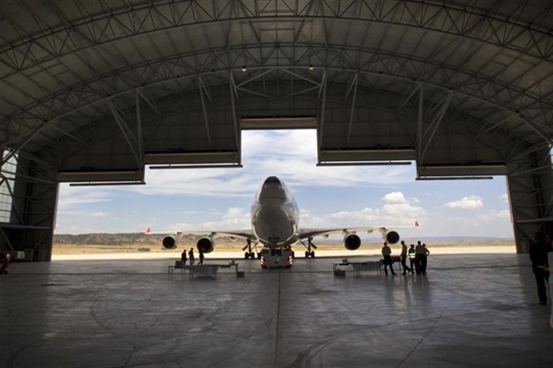 Aena licita los servicios de asistencia en tierra de combustible a terceros en 21 aeropuertos, entre ellos el de Badajoz