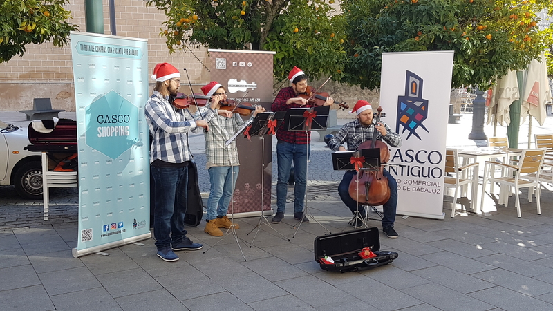 La AECAB ambienta la Navidad en el casco antiguo de Badajoz