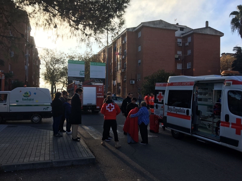 Ocho heridos en el incendio de una vivienda en Badajoz que ha obligado a desalojar a 25 personas del edificio