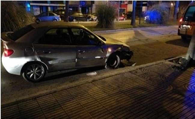 Un conductor que cuadruplicaba la tasa de alcohol choca contra un árbol en Badajoz