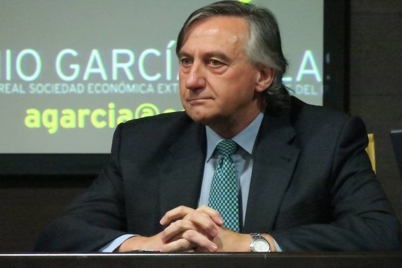 El economista Antonio García Salas ofrece una charla en Badajoz sobre las nuevas formas de enfocar el futuro