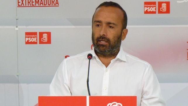 El PSOE extremeño defiende la ''legitimidad'' de la oposición para ''buscar solución'' a los problemas de Badajoz