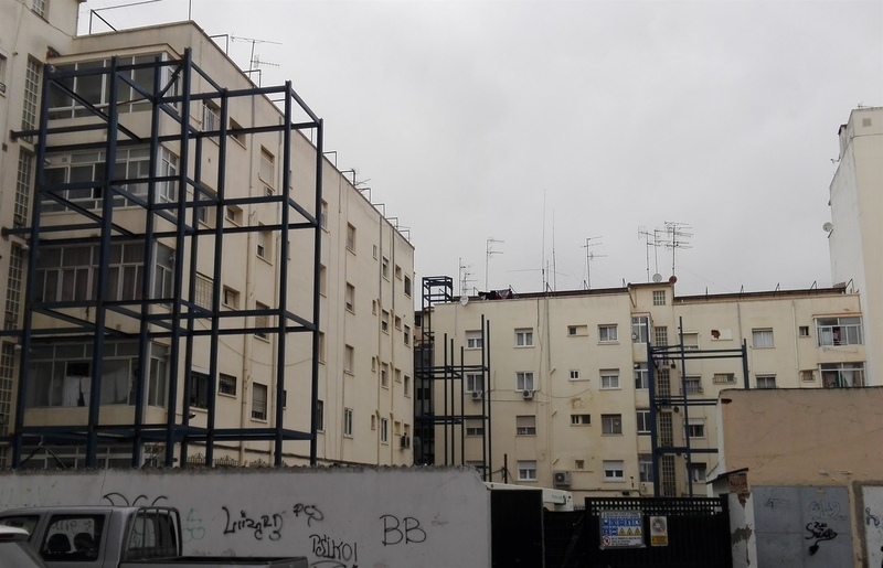 Cuatro ascensores exteriores resolverán graves problemas de accesibilidad de cuatro edificios de Badajoz