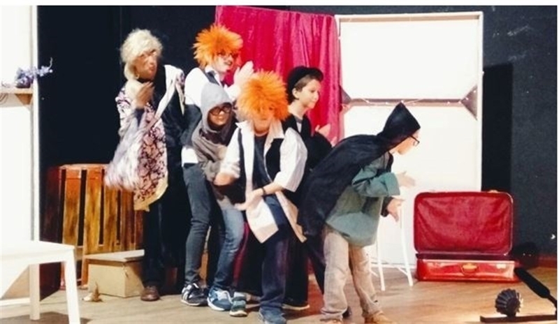 La compañía 'Piñonate' acerca a escolares pacenses una versión teatral de ''El jovencito frankenstein'' el próximo martes