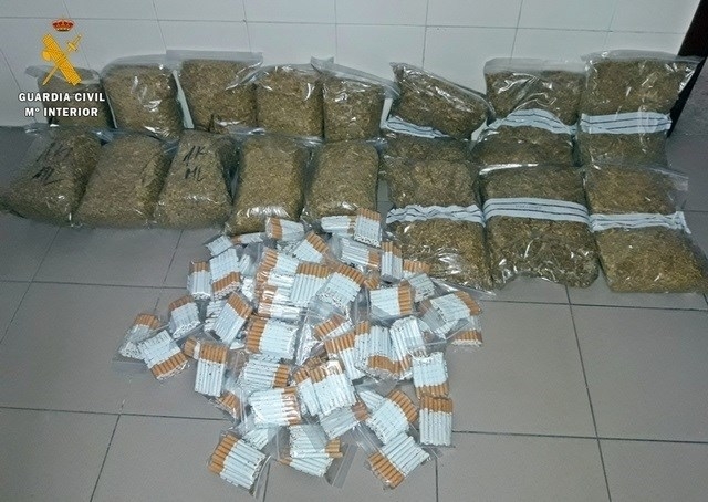 Intervenidos 16 kilos de tabaco clandestino y 4.000 cigarrillos de fabricación casera en Badajoz