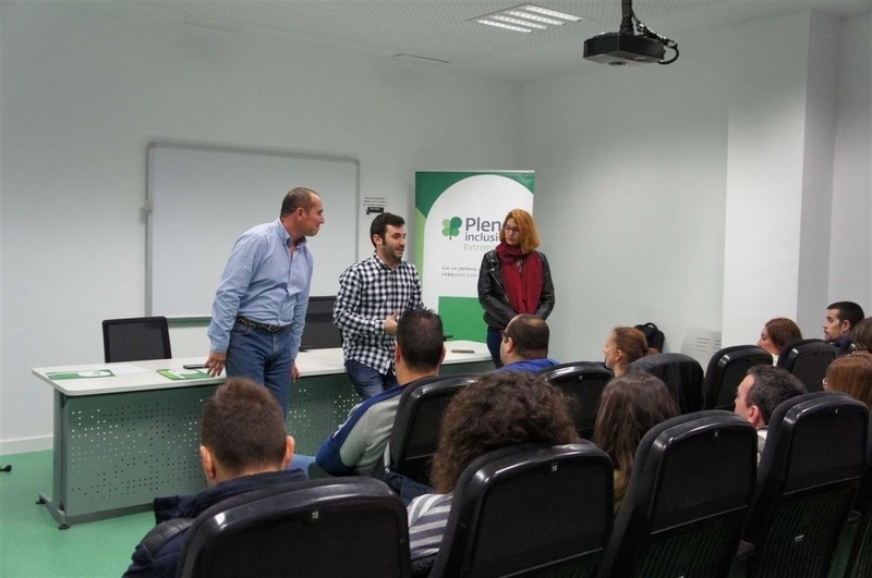 Medio centenar de jóvenes analiza en Badajoz propuestas recogidas por las Comunidades Experiencia 2.0 sobre el colectivo