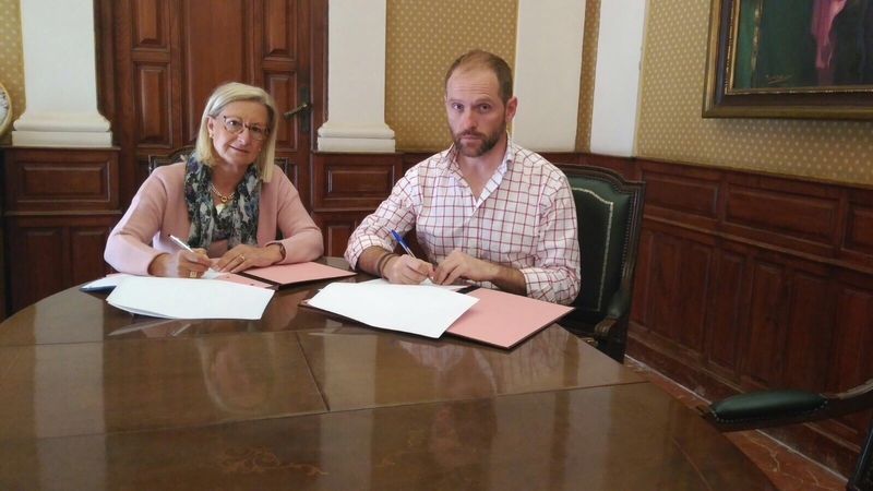 El Ayuntamiento de Badajoz y la Asociación YMCA firman un convenio para colaborar en la atención a la población