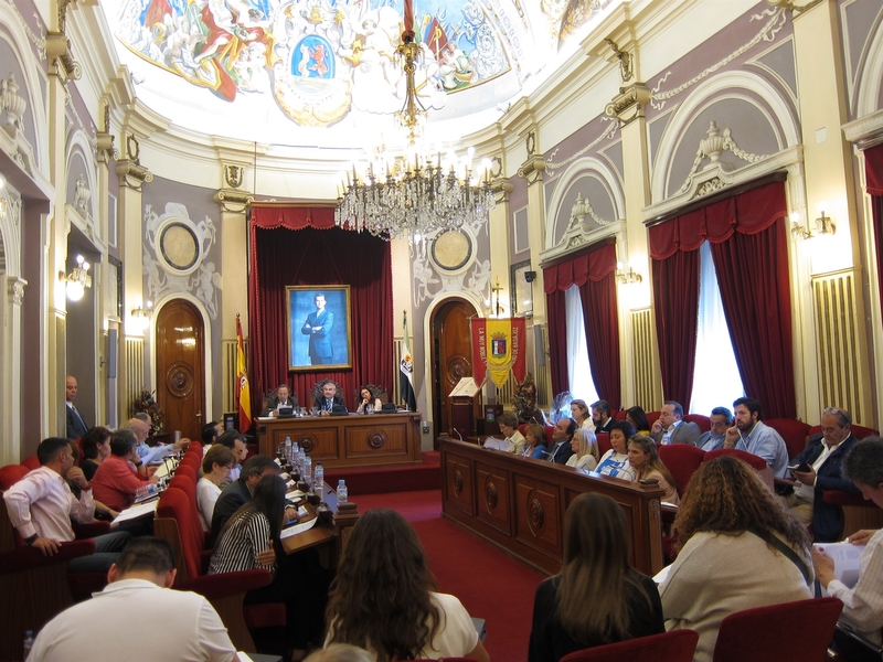 PP y Cs consideran que debe devolver su acta como concejal en Badajoz Borruel, que permanece como no adscrito