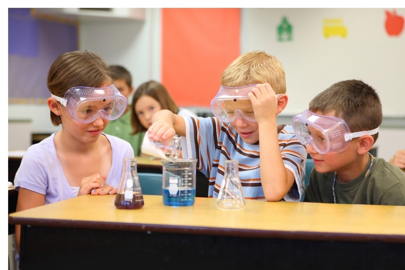 Dos talleres de ciencia ''divertida'' acercarán esta disciplina a menores de Badajoz