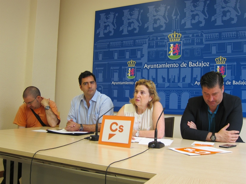 Timón afirma que la ''prioridad'' de Cs pasa por intentar llegar a un acuerdo para que Badajoz tenga presupuestos en 2017
