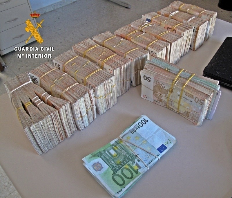 Intervienen en la frontera de Caya en Badajoz 235.000 euros que una persona trataba de sacar del país