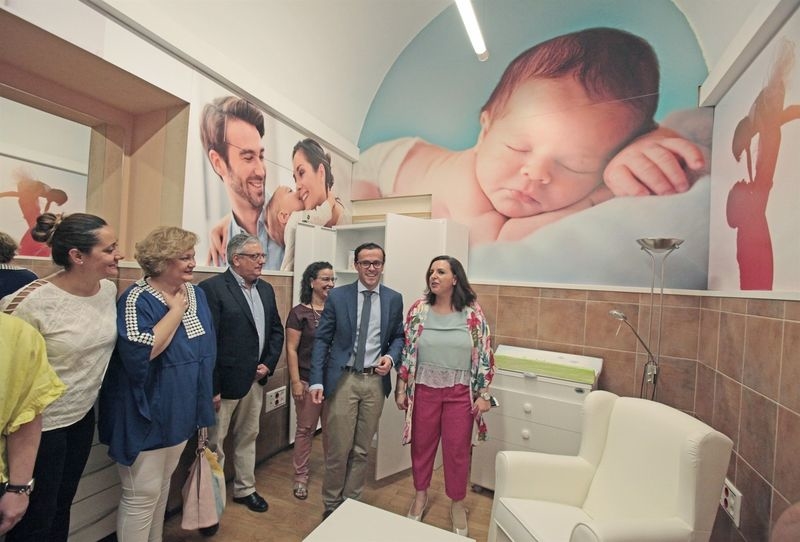 La Diputación de Badajoz abre una sala de lactancia para facilitar la conciliación familiar de las trabajadoras