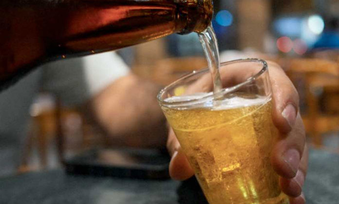 El PSOE desaprueba un concurso para consumir alcohol publicitado desde la revista de ferias y fiestas de Sagrajas