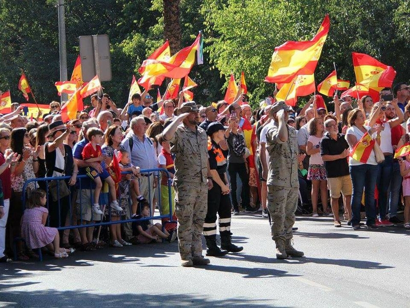 En torno a 7.000 personas participan en Badajoz en el Día de la Fiesta Nacional
