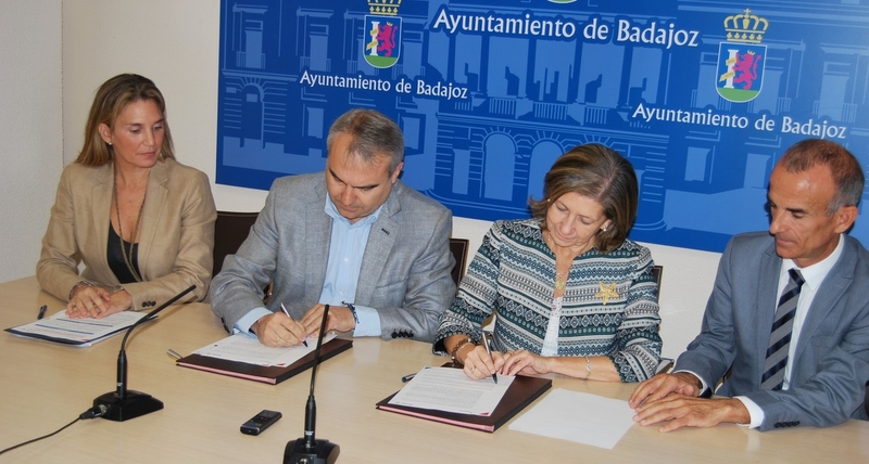 La Institución Ferial de Badajoz e Ibercaja firman un Convenio de Colaboración