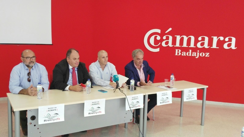 La Cámara de Comercio de Badajoz pondrá a disposición de los empresarios autobuses  para la movilización por el tren