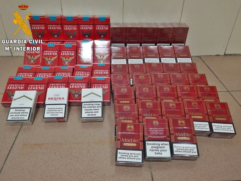 La Guardia Civil interviene en San Fernando un centenar de cajetillas de tabaco de contrabando