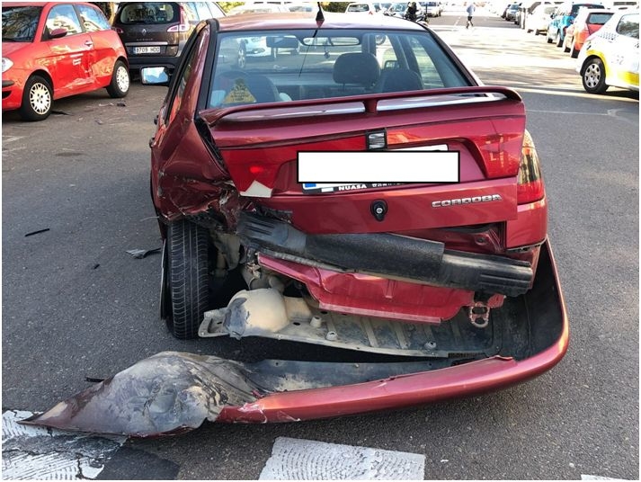 Un joven de Badajoz que conducía ebrio provoca un accidente en la Avda. República Dominicana