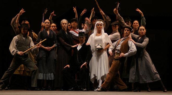 Música y ballet en la R.U. Hernán Cortés con la obra ''Bodas de sangre''