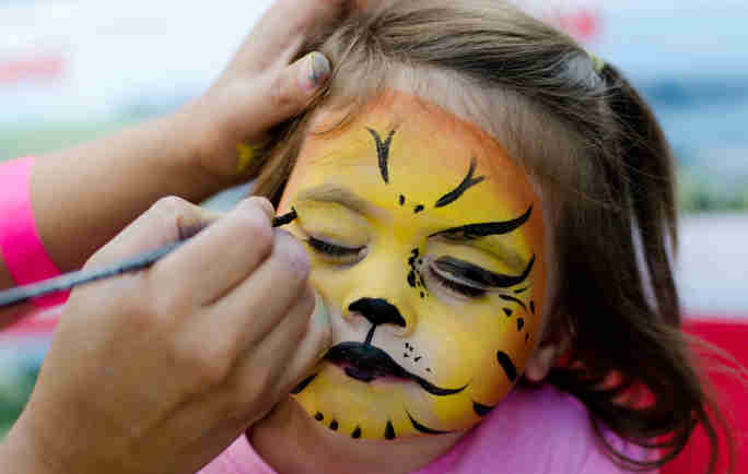 Un taller de pinta-caras y globoflexia para niños de 5 a 8 años llegará este viernes a El Corte Inglés