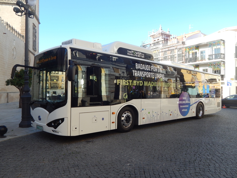 Badajoz contará a partir de este jueves con un nuevo autobús eléctrico