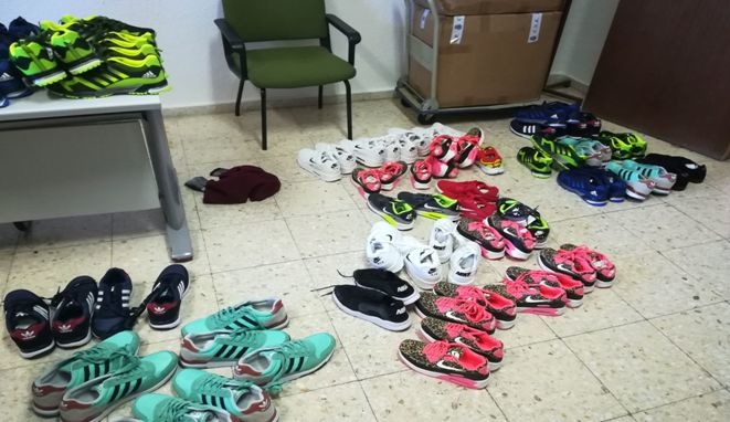 Intervenidos 90 pares de zapatillas falsificadas en los mercadillos de Badajoz
