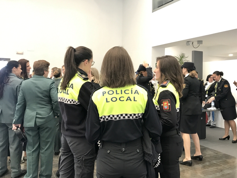 Mujeres policías de España y Portugal analizan barreras laborales en Badajoz
