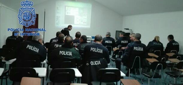 La Policía Nacional imparte jornadas sobre la utilidad de los centros de cooperación policial y aduanera