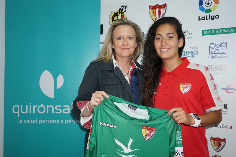 Nayadet López y el Santa Teresa Badajoz renuevan el contrato
