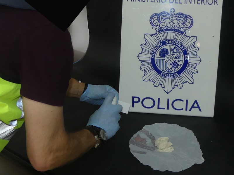 La Policía Nacional detiene a un joven con cocaína escondida entre su ropa 