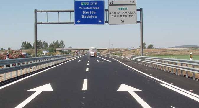 Reúnen 10.045 firmas para la construcción de la autovía entre Badajoz y Cáceres