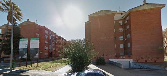 Detenido en Suerte de Saavedra un varón por romper papeleras del mobiliario urbano y dar patadas a vehículos estacionados 