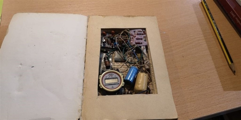 Los Tedax retiran de una librería de Badajoz un libro-bomba 