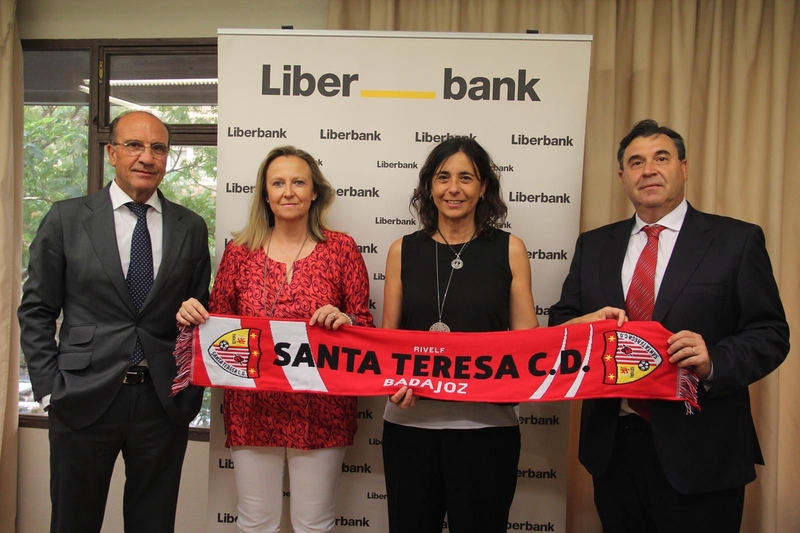 Liberbank y Santa Teresa Badajoz, unidos en un ilusionante proyecto 