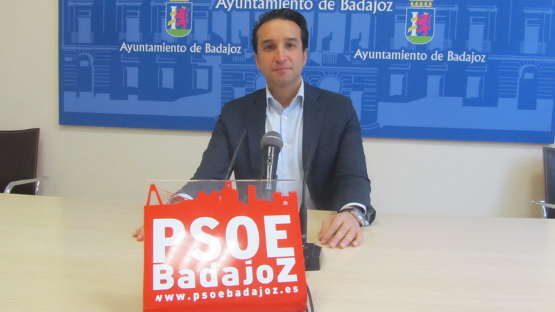Cabezas dice que el alcalde ya solo mira por su interés electoral y no por la ciudad