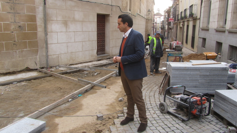 Ricardo Cabezas pide planificar el soterramiento de cableado en el Casco Antiguo