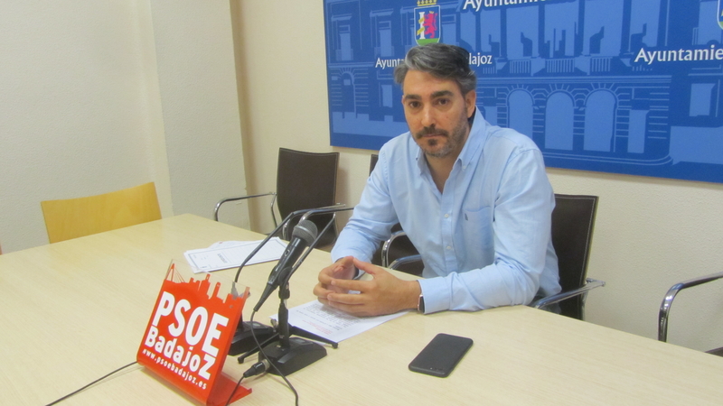 El PSOE tacha de ''pobretona'' la promoción turística de Badajoz en Fitur