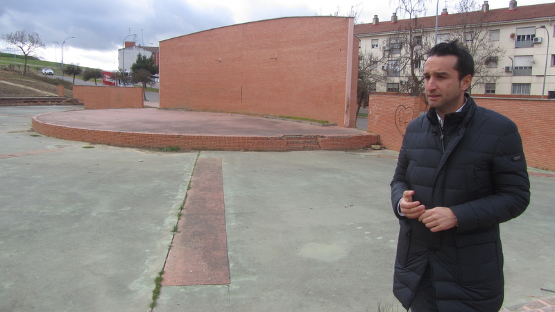 Cabezas denuncia el ''absoluto abandono'' de Fragoso a la barriada de Cerro de Reyes