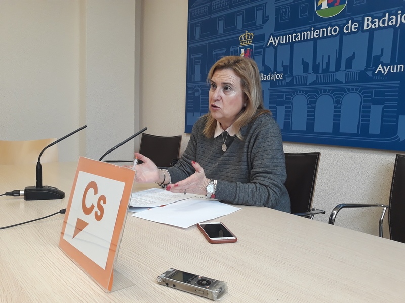 Julia Timón reconoce que le hace ''ilusión'' ser candidata a la alcaldía de Badajoz 