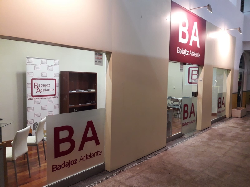 Badajoz Adelante abre su sede en la calle Obispo