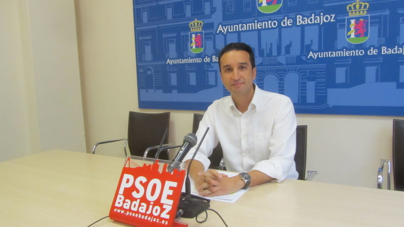 Ricardo Cabezas felicita a la Policía Local de Badajoz, a la UME y a M Jesús Almeida