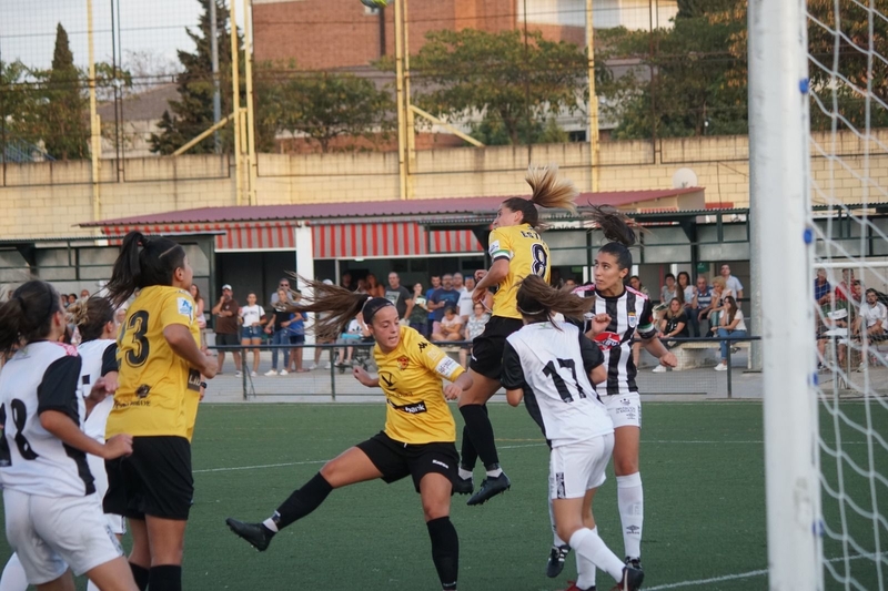 Contundente victoria del Santa Teresa ante el CD Badajoz y pase a la final 